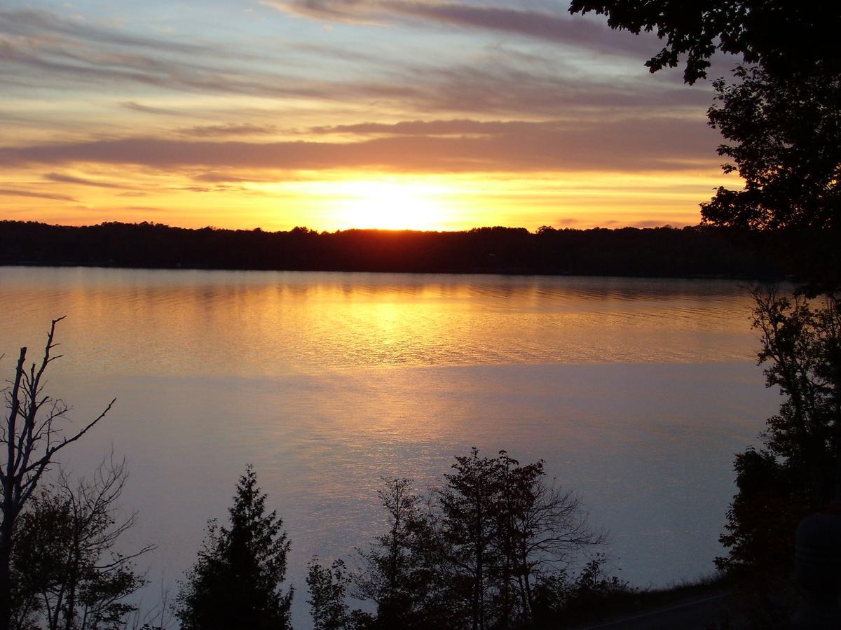 The Torch Lake Bed And Breakfast Central Lake Exterior photo
